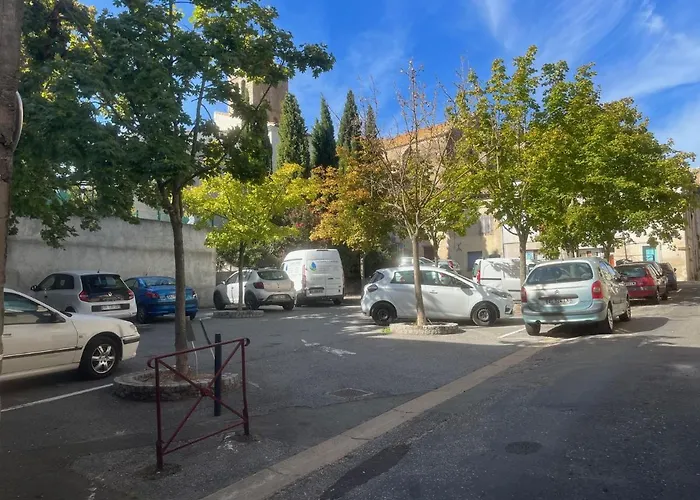 Jouxtant Le Canal Du Midi